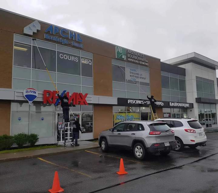 Lavage bâtiment commercial Vaudreuil-Dorion